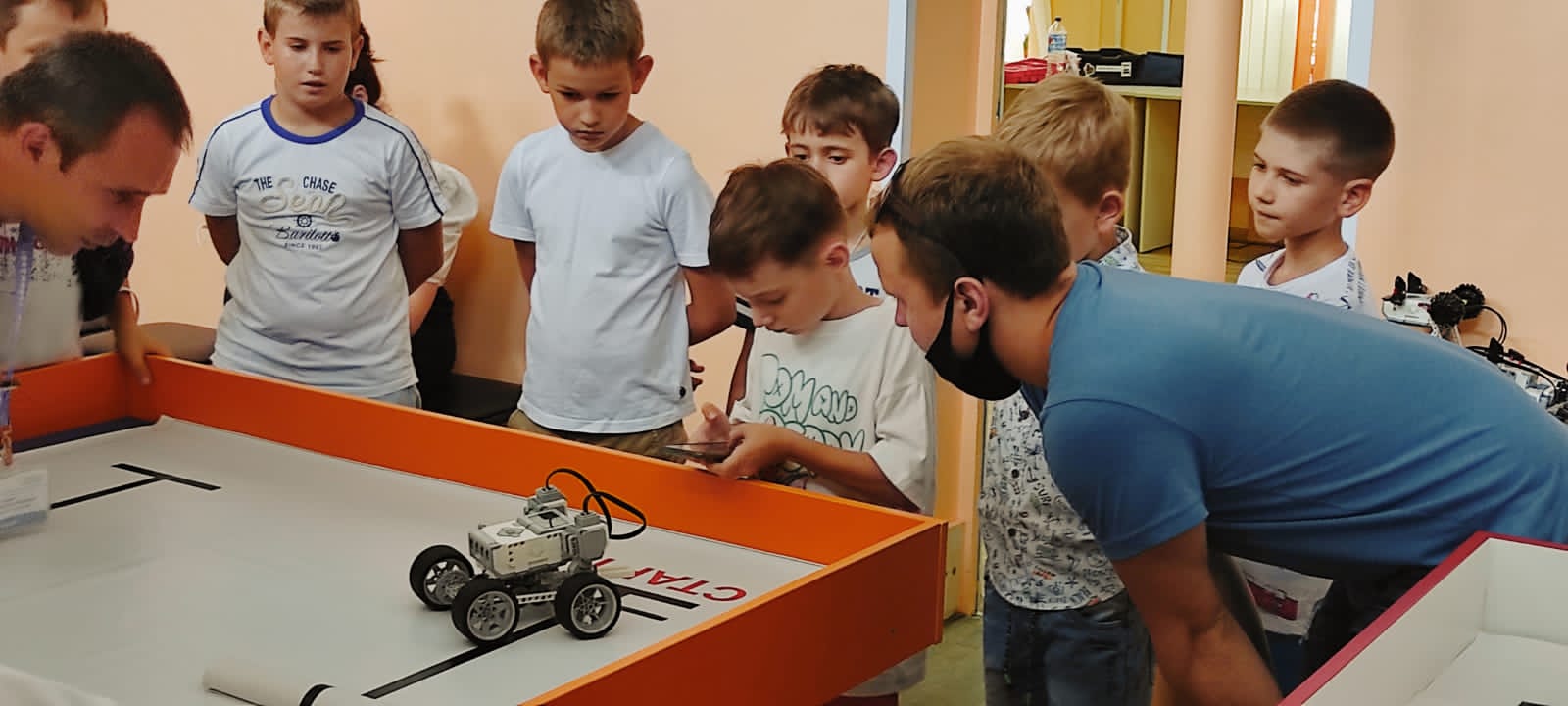 Городские соревнования по управляемым роботам