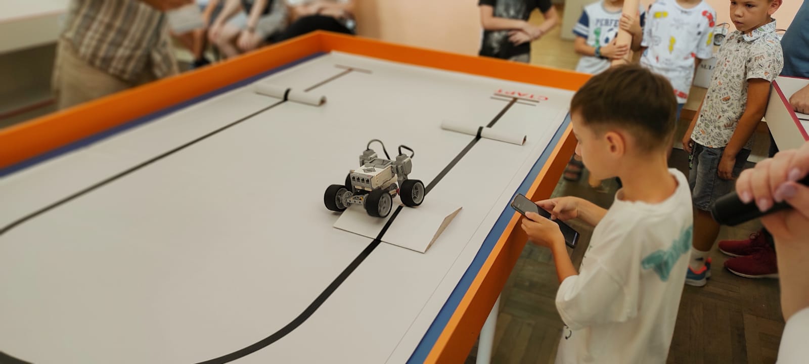 Городские соревнования по управляемым роботам