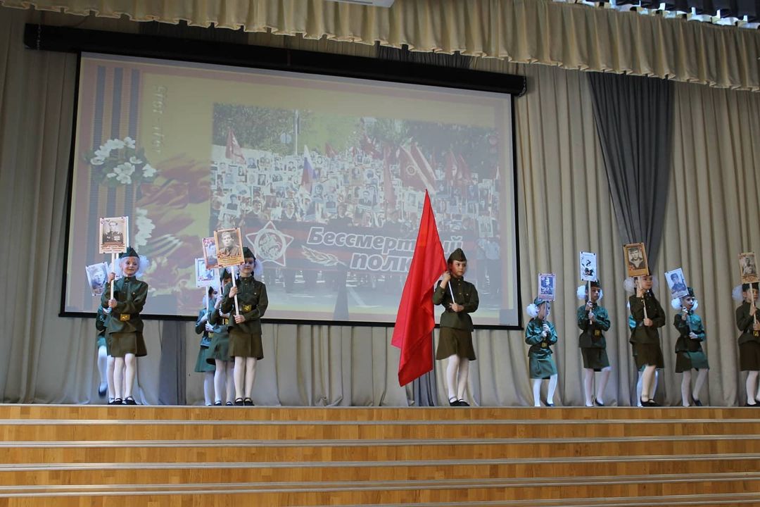 Торжественная линейка, посвящённая 76-й годовщине Победы советского народа в Великой Отечественной войне